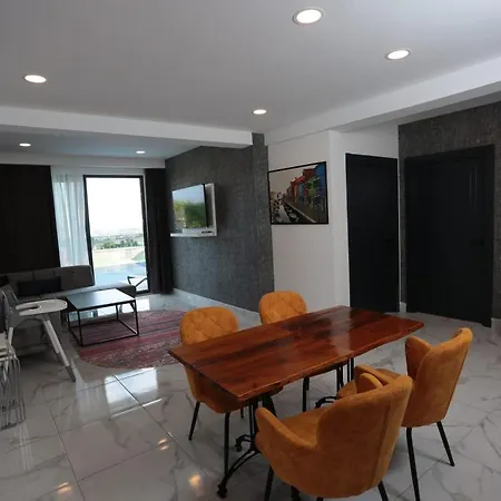Antalya Havaalani Yakini Lux Altinkum (Antalya)